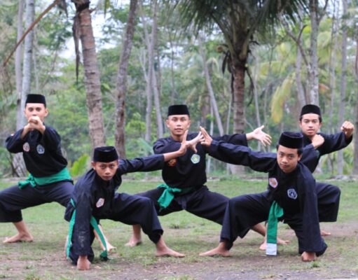 Pencak Silat: Urgensi bagi Santri dalam Mempertahankan Diri dan Meningkatkan Kedisiplinan